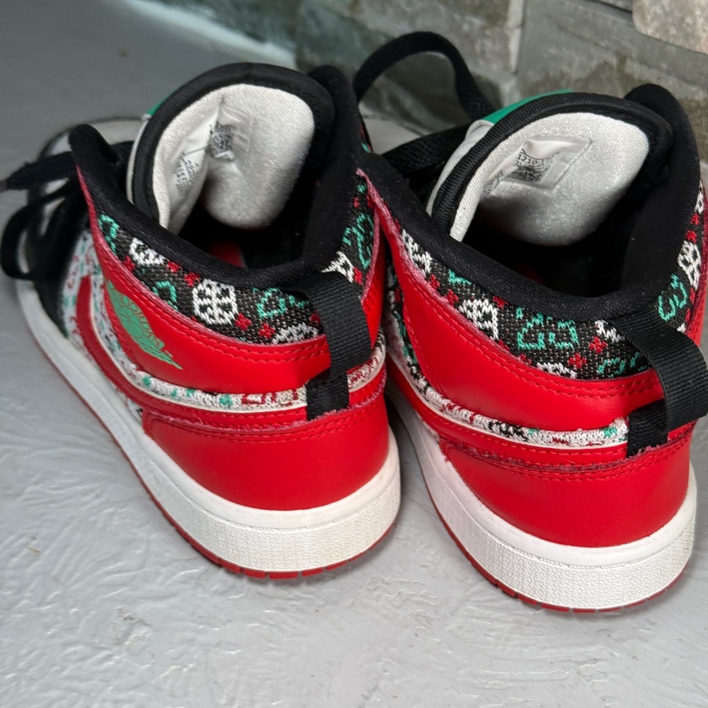 Air Jordan 1 Mid SE "Ugly Christmas Sweater” size 1.5 Y - Picture 3 of 8